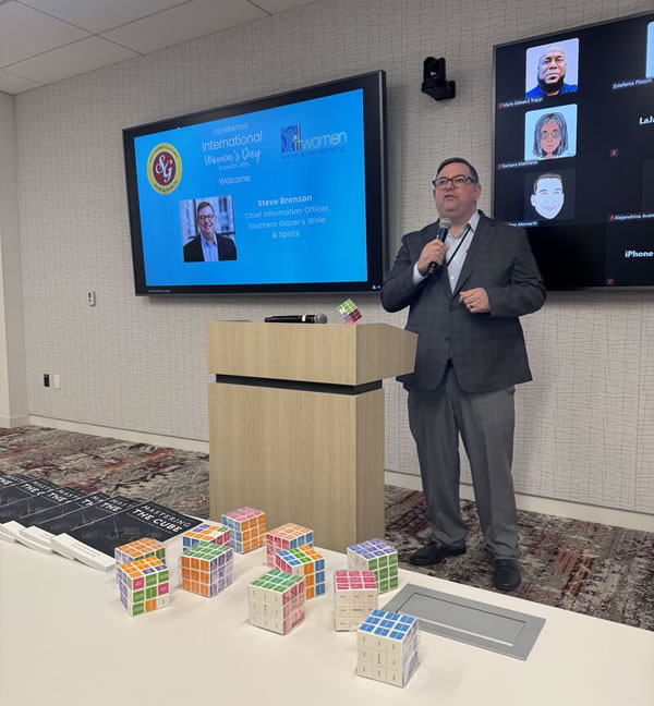 Steve Bronson, CIO. Southern Glazer’s,Wine & Spirits speaking at SGWS program with ITWomen on Leadership in the Age of AI